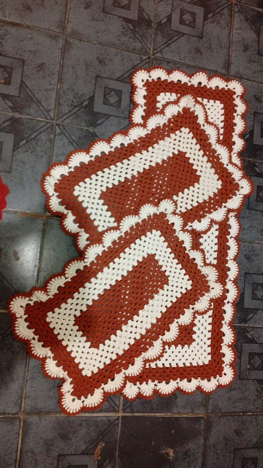 Jogo de tapetes em crochê terracota e cru